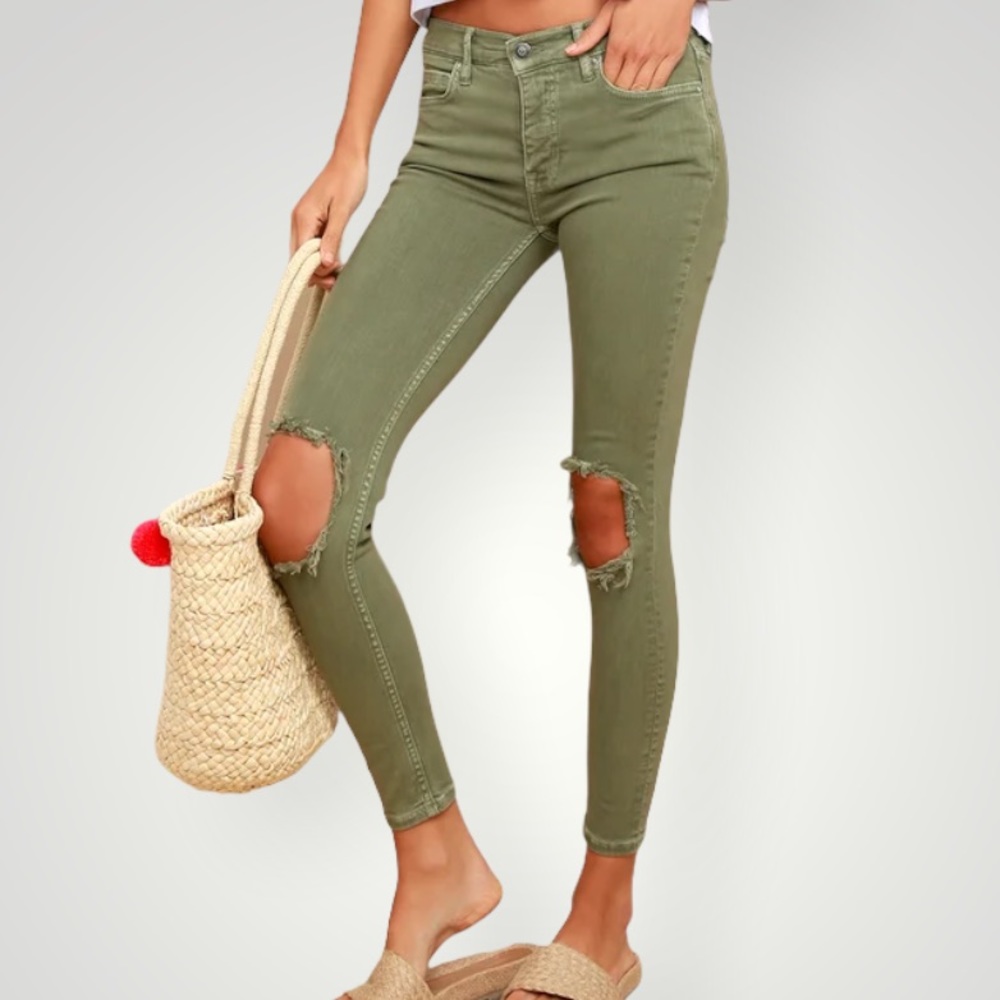 FREE PEOPLE🍸Distressed Skinny Jean